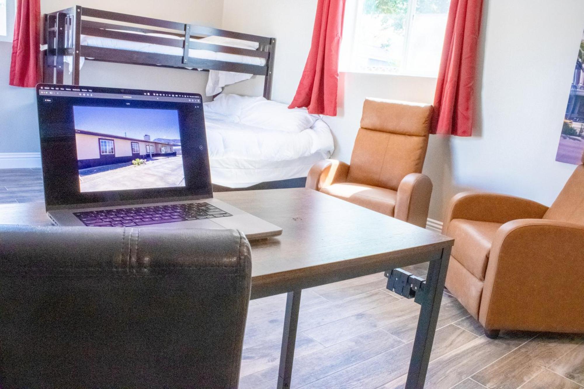 Lux Private Home - Pool, Billiards, 8 Smart Tvs, Board Games, Cotton Bedding - The Stone Sanctuary At Mccullough Hills Trailhead Λας Βέγκας Εξωτερικό φωτογραφία